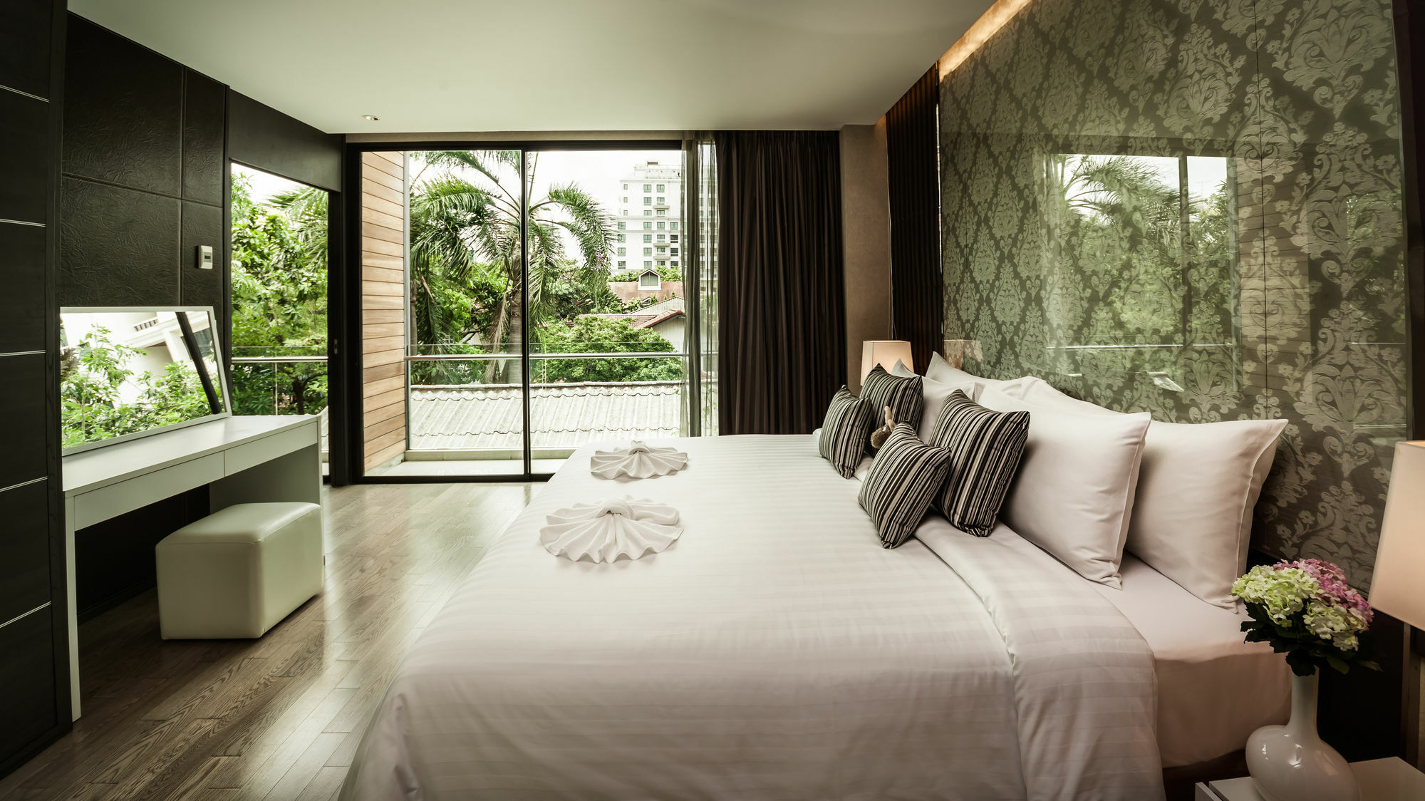 Arcadia Residence Ploenchit By Compass Hospitality Bangkok Dış mekan fotoğraf